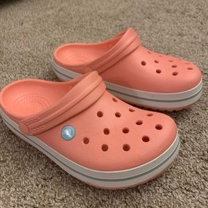 Crocs salmon color size 6